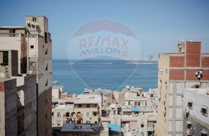 شقة - 3 غرف نوم - 2 حمامات للبيع في رأس التين - حي الجمرك - الاسكندرية