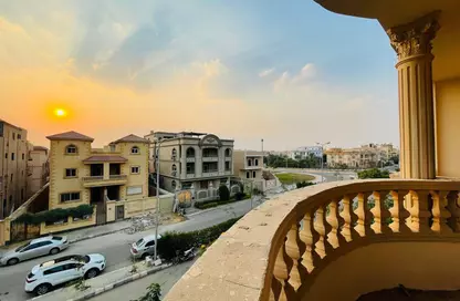 Apartment - 3 Bedrooms - 3 Bathrooms for sale in 3rd District East - Shorouk City - Cairo