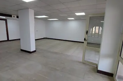 نصف طابق - استوديو - 4 حمامات للايجار في مصر الجديدة - القاهرة