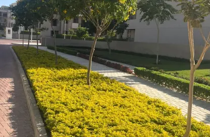 (بنتهاوس  (روف - 3 غرف نوم - 4 حمامات للبيع في ساحة الفيلا - فيفث سكوير - التجمع الخامس - مدينة القاهرة الجديدة - القاهرة