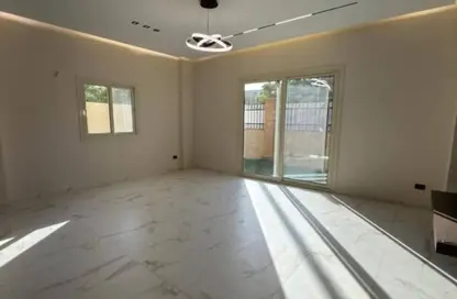 شقة - 3 غرف نوم - 2 حمامات للبيع في شارع يوسف صبري أبو طالب - الحي السابع - مدينة العبور - القليوبية