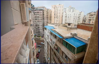 شقة - 3 غرف نوم - 2 حمامات للايجار في شارع عبد العزيز عجمية - كفر عبده - رشدي - حي شرق - الاسكندرية