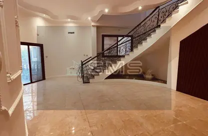 فيلا - 5 غرف نوم - 3 حمامات للايجار في شارع دكتور ياسين عبد الغفار - المنطقة ج - حى جنوب الاكايمية - مدينة القاهرة الجديدة - القاهرة