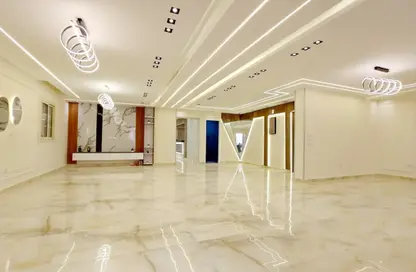 شقة - 3 غرف نوم - 3 حمامات للبيع في حدائق المهندسين - الحي الرابع - الشيخ زايد - الجيزة