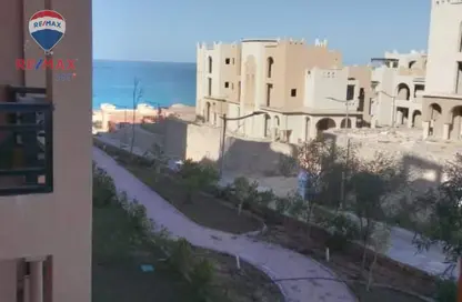شاليه - 2 غرف نوم - 2 حمامات للبيع في إمارتس هايتس - قسم الضبعة - الساحل الشمالي