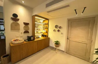 شقة - 2 غرف نوم - 2 حمامات للبيع في كمبوند البروج - كمبوندات الشروق - مدينة الشروق - القاهرة