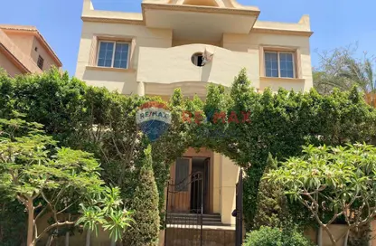 بناية كاملة - استوديو - 4 حمامات للبيع في مدينة الشروق - القاهرة