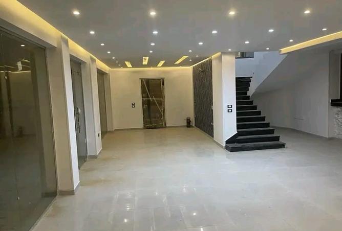 8312330 - Property Image 2