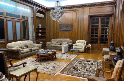 Apartment - 6 Bedrooms - 4 Bathrooms for sale in Garden City - Cairo