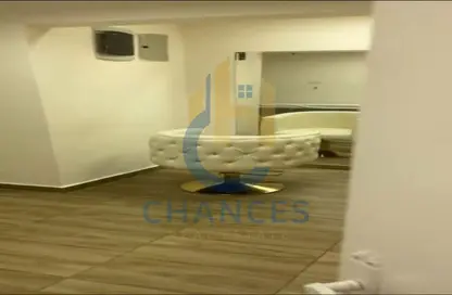 Shop - Studio - 1 Bathroom for sale in Zahraa Al Maadi Tunnel - Degla - Hay El Maadi - Cairo