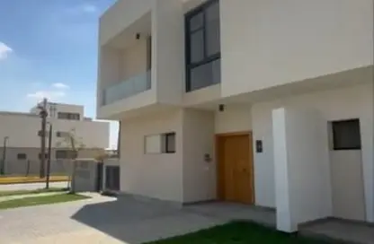 فيلا - 3 غرف نوم - 5 حمامات للبيع في كمبوند البروج - كمبوندات الشروق - مدينة الشروق - القاهرة