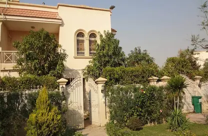 Villa - 4 Bedrooms - 3 Bathrooms for sale in Greens - 6th District - Sheikh Zayed City - Giza