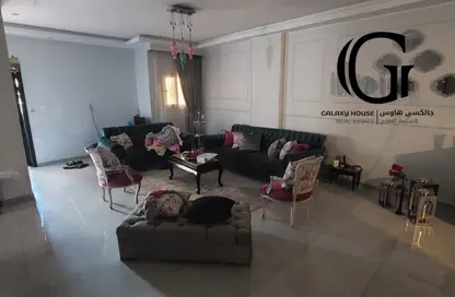 شقة - 3 غرف نوم - 2 حمامات للبيع في المجاورة الرابعة - المنطقة الثالثة - مدينة الشروق - القاهرة