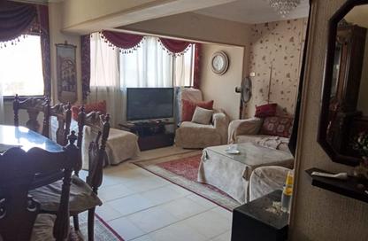 Apartment - 2 Bedrooms - 1 Bathroom for sale in Dr Mohammed Al Nabawi Al Mohandes St. - Al Hadiqah Al Dawliyah - 7th District - Nasr City - Cairo