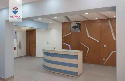 Clinic - Studio - 3 Bathrooms for sale in Ibn Sender Sq. - Mansheya El Bakry - Heliopolis - Masr El Gedida - Cairo