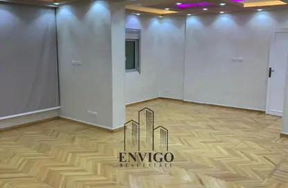 شقة - 3 غرف نوم - 1 حمام للبيع في شارع عمارات رابعه - ارض الجولف - مصر الجديدة - القاهرة