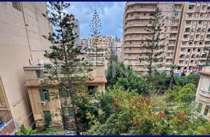 شقة - 3 غرف نوم - 3 حمامات للبيع في شارع مصطفي ماهر - جليم - حي شرق - الاسكندرية