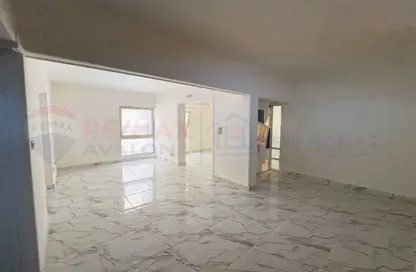 Apartment - 3 Bedrooms - 2 Bathrooms for sale in Mustafa Kamel - Hay Sharq - Alexandria