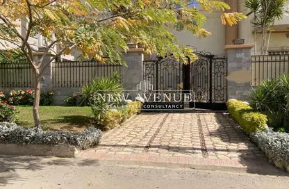 Villa - 6 Bedrooms - 7 Bathrooms for sale in Al Shouyfat - 5th Settlement Compounds - The 5th Settlement - New Cairo City - Cairo