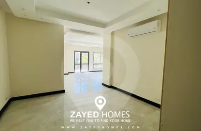 شقة - 3 غرف نوم - 3 حمامات للايجار في ذا كورت ياردز - كمبوندات الشيخ زايد - الشيخ زايد - الجيزة