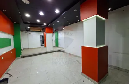 محل تجاري - استوديو - 2 حمامات للبيع في طريق الجيش - ميامي - حي اول المنتزة - الاسكندرية