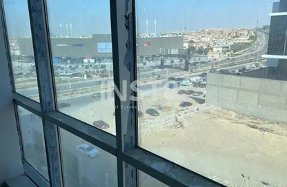 مساحات مكتبية - استوديو - 3 حمامات للايجار في بيزنس بلاس - شارع التسعين الشمالي - التجمع الخامس - مدينة القاهرة الجديدة - القاهرة
