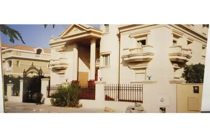 Villa - 6 Bedrooms - 6 Bathrooms for sale in Mena Garden City - Al Motamayez District - 6 October City - Giza