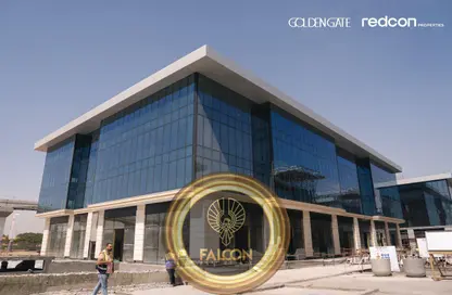 محل تجاري - استوديو - 2 حمامات للبيع في جولدن جيت - شارع التسعين الجنوبي - التجمع الخامس - مدينة القاهرة الجديدة - القاهرة