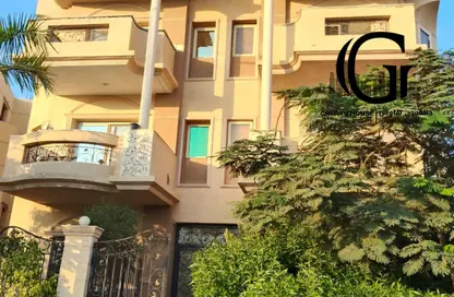 شقة - 3 غرف نوم - 2 حمامات للبيع في المجاورة الثانية - الحي الاول شرق - مدينة الشروق - القاهرة