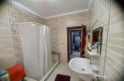 شقة - 3 غرف نوم - 2 حمامات للبيع في الحي الخامس - مدينة العبور - القليوبية