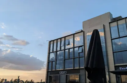 طابق كامل - استوديو - 8 حمامات للبيع في 5 اي لواترواي - الطريق الدائري - التجمع الخامس - مدينة القاهرة الجديدة - القاهرة