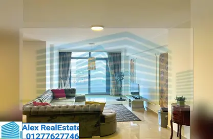 شقة - 4 غرف نوم - 3 حمامات للايجار في شارع المدرسة السويسرية - كامب شيزار - حي وسط - الاسكندرية