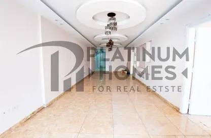 Apartment - 3 Bedrooms - 2 Bathrooms for rent in Zaki Ragab St. - Smouha - Hay Sharq - Alexandria