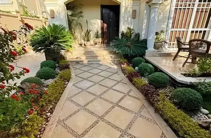 Villa - 5 Bedrooms - 6 Bathrooms for sale in Zayed 2000 - 4th District - Sheikh Zayed City - Giza