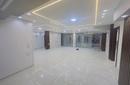 مساحات مكتبية - استوديو - 2 حمامات للايجار في وان قطامية - كمبوندات القطامية - القطامية - مدينة القاهرة الجديدة - القاهرة