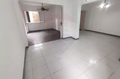 Apartment - 2 Bedrooms - 1 Bathroom for sale in Winget st. - Bolkly - Hay Sharq - Alexandria