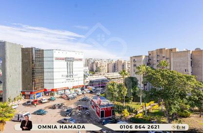 Apartment - 2 Bedrooms - 2 Bathrooms for sale in Victor Ammanuel Square - Smouha - Hay Sharq - Alexandria