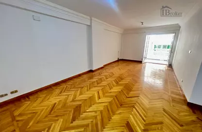 Apartment - 3 Bedrooms - 2 Bathrooms for rent in Abd Al Hameed El Deeb St. - Tharwat - Hay Sharq - Alexandria