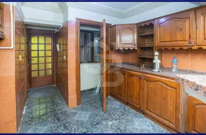 شقة - 3 غرف نوم - 2 حمامات للبيع في شارع رشدي - رشدي - حي شرق - الاسكندرية