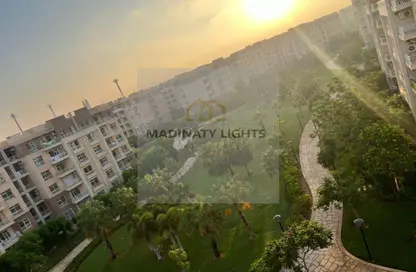 Half Floor - 4 Bedrooms - 3 Bathrooms for sale in Madinaty - Cairo