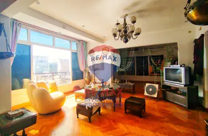 شقة - 3 غرف نوم - 2 حمامات للبيع في شارع عبد الحميد أبو هيف - الشاطبي - حي وسط - الاسكندرية