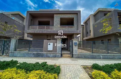 Villa - 5 Bedrooms - 4 Bathrooms for sale in New Giza - Cairo Alexandria Desert Road - 6 October City - Giza
