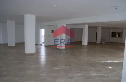 محل تجاري - استوديو - 2 حمامات للايجار في شارع 9 - المعادي - حي المعادي - القاهرة