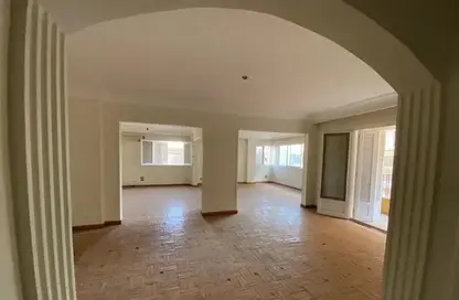 شقة - 3 غرف نوم - 2 حمامات للبيع في شارع الملك الفضل - الزمالك - القاهرة