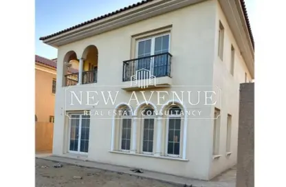 Villa - 4 Bedrooms - 5 Bathrooms for sale in Hyde Park Central - The 6th Settlement - New Cairo City - Cairo