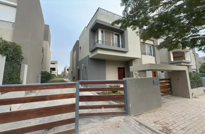 Villa - 5 Bedrooms - 4 Bathrooms for sale in Royal Meadows - Sheikh Zayed Compounds - Sheikh Zayed City - Giza