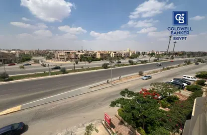 Apartment - 3 Bedrooms - 3 Bathrooms for sale in Ganoob El Acadimia - New Cairo City - Cairo