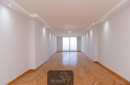 Apartment - 3 Bedrooms - 3 Bathrooms for rent in Abo Qir St. - Sporting - Hay Sharq - Alexandria