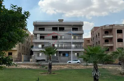 شقة - 3 غرف نوم - 3 حمامات للبيع في المنطقة الاولي - مدينة الشروق - القاهرة