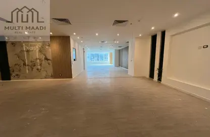 طابق كامل - استوديو - 3 حمامات للايجار في شارع التسعين - التجمع الخامس - مدينة القاهرة الجديدة - القاهرة